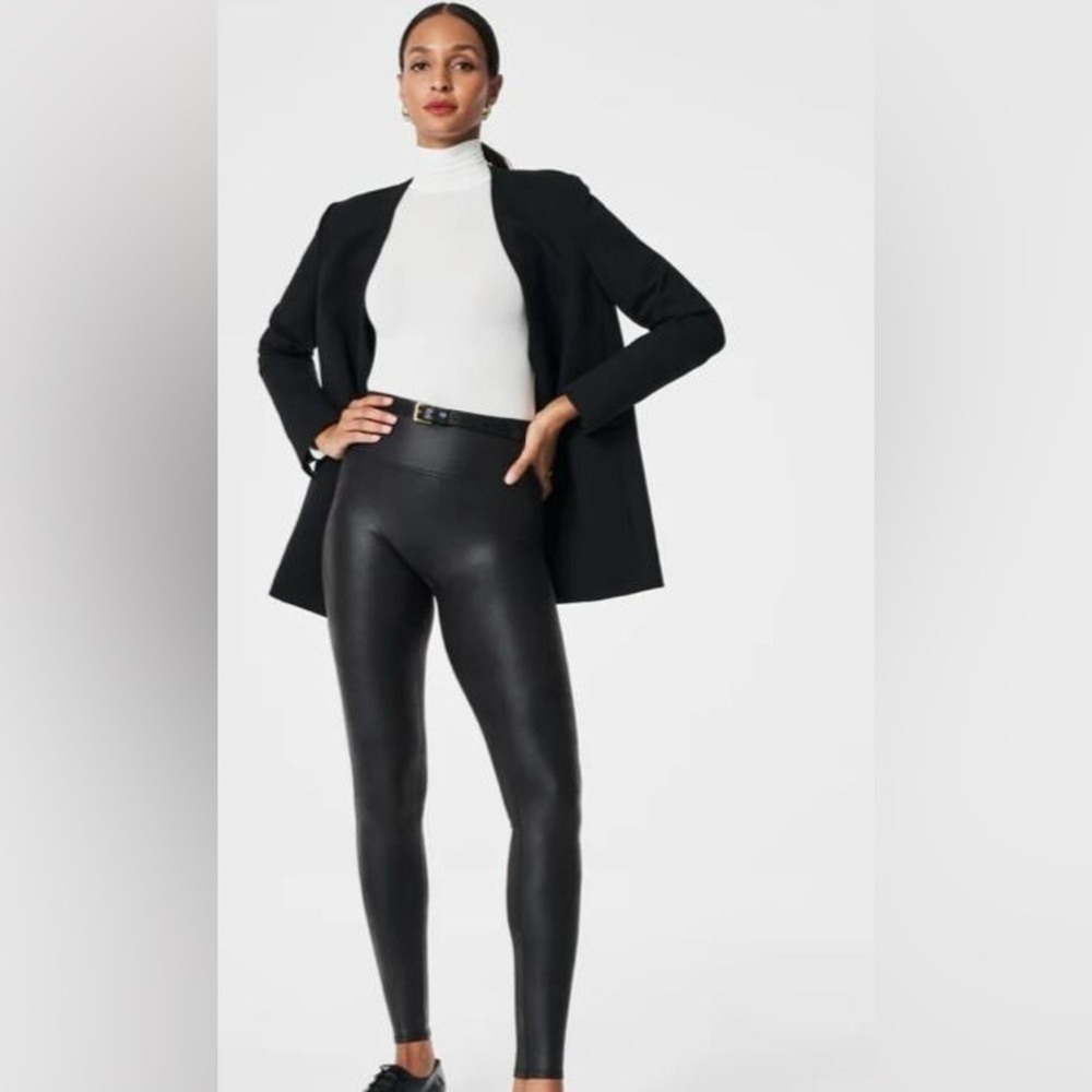 Spanx smoothing faux leather leggings Size small